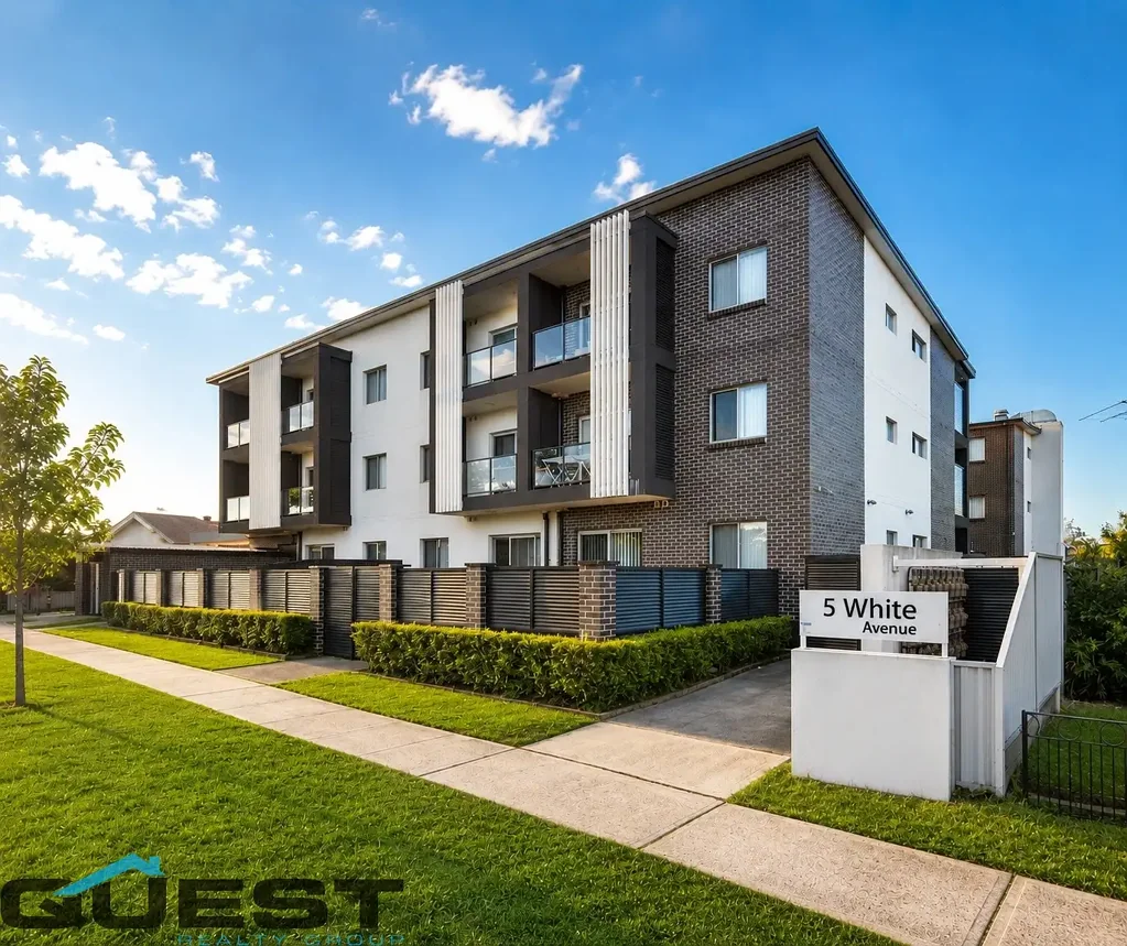 Bankstown 2બેડરૂમ Top Floor, Noth Facing with diestrict views