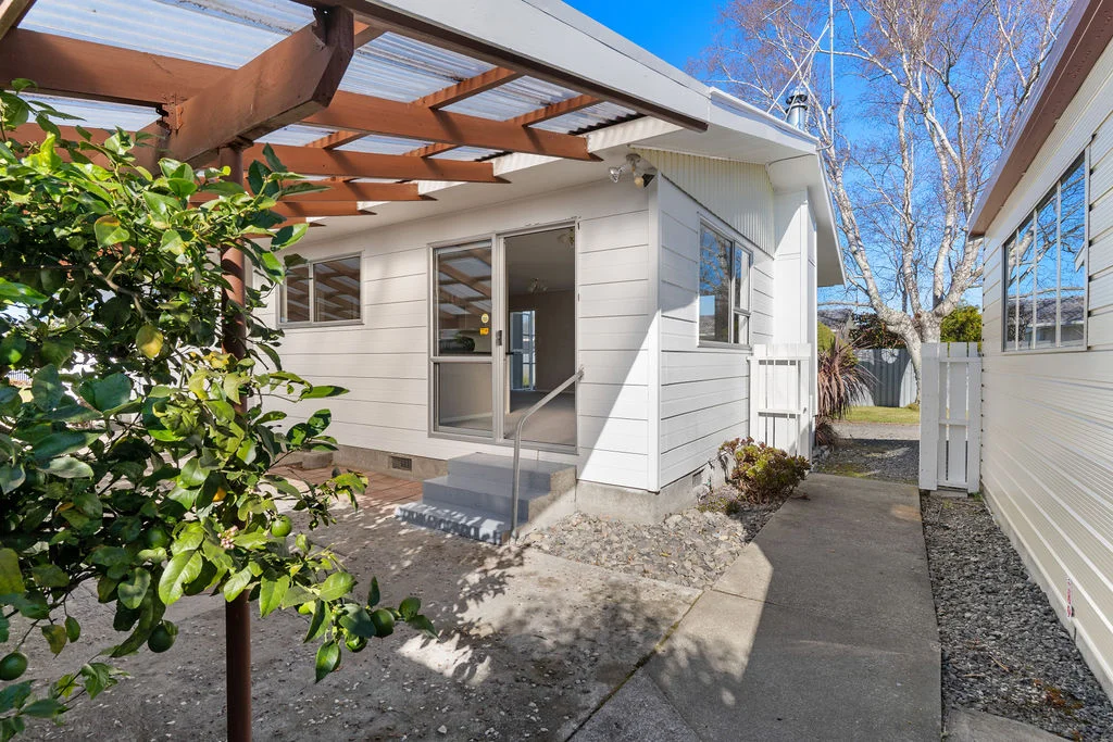 Carterton 3 Bedroom A home with a sunny disposition, ready and waiting