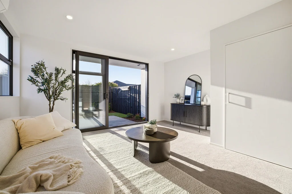 Woolston 2房  Eight Brand-New Units - Smart Investment!