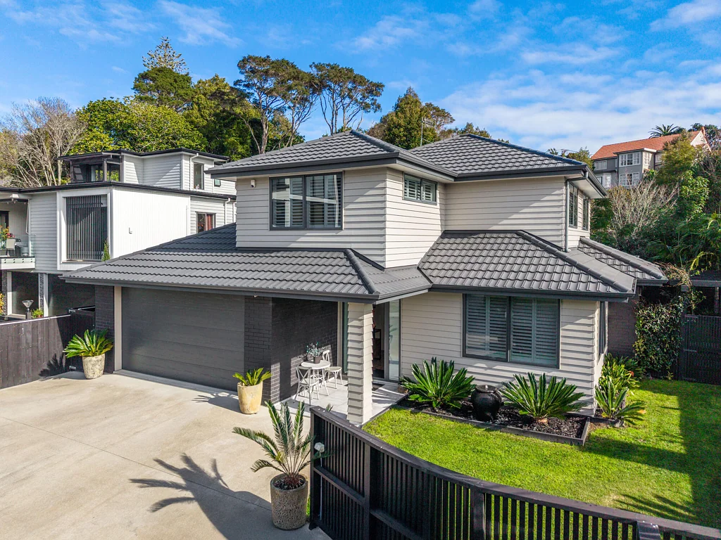 Mission Bay 5房 高端家庭住宅，胜似新房！数分钟即至海滩，交通便利！ Mission Bay Executive - Presents better than new!