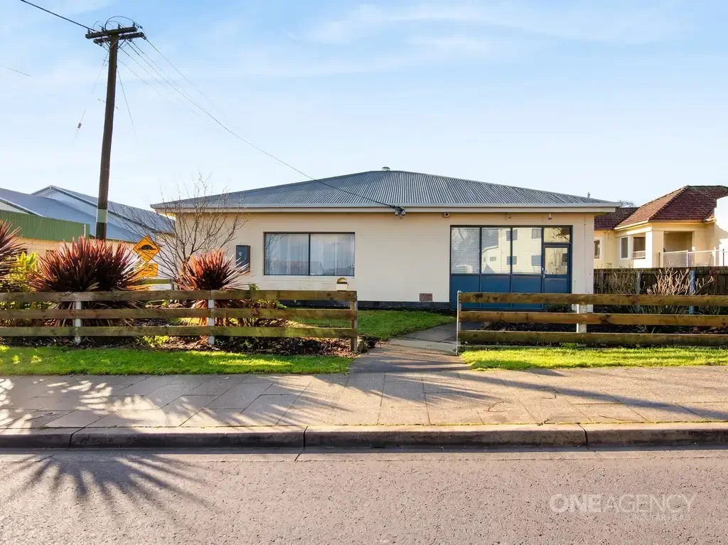 Smithton 4બેડરૂમ Packed with Potential in a Prime CBD Location