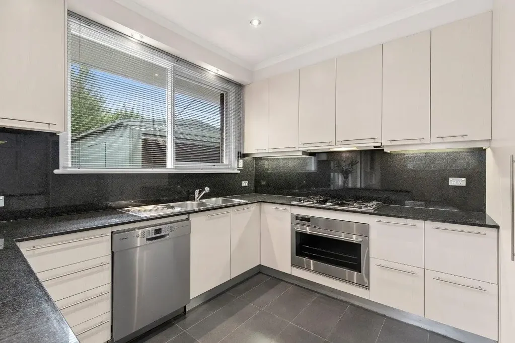 Grand Single-Level Living in a Quiet Cul-De-Sac