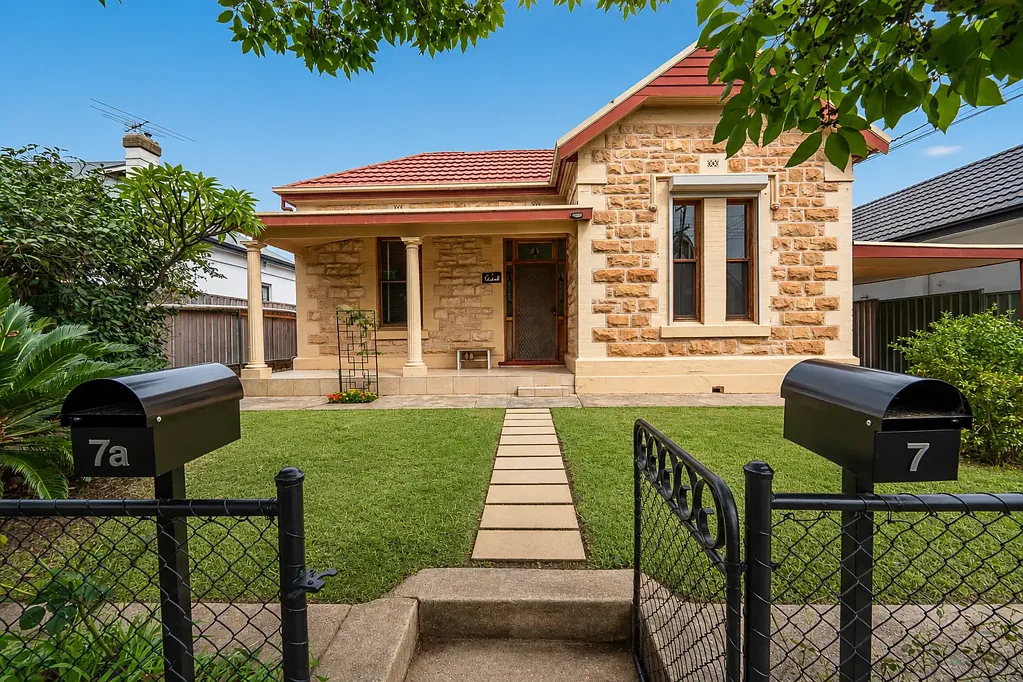 Parkside 4房  Character Villa with granny flat on huge allotment (790sqm)