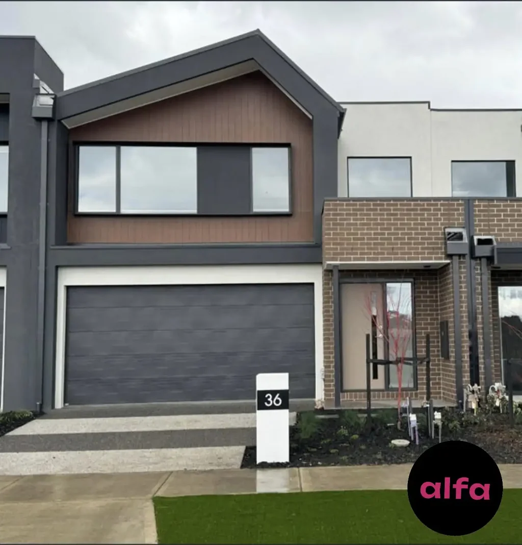 Modern 4 Bedroom Townhouse in Clyde