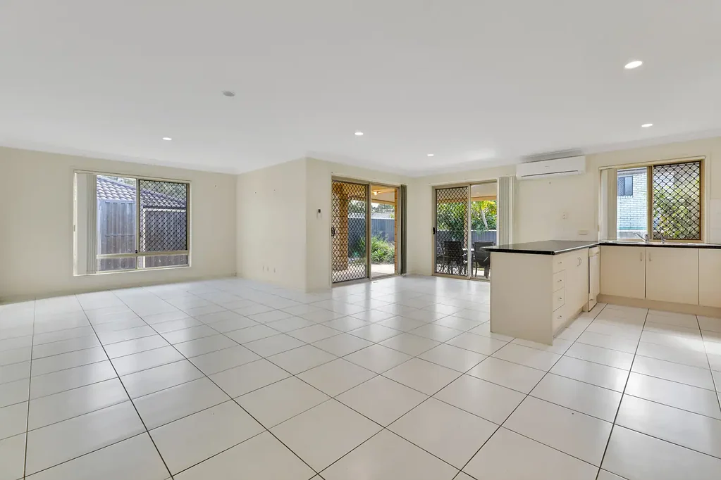 Inala 3غرفة نوم Unbeatable Value - Spacious Three Bedroom Lowset with Ensuite and Double Garage !