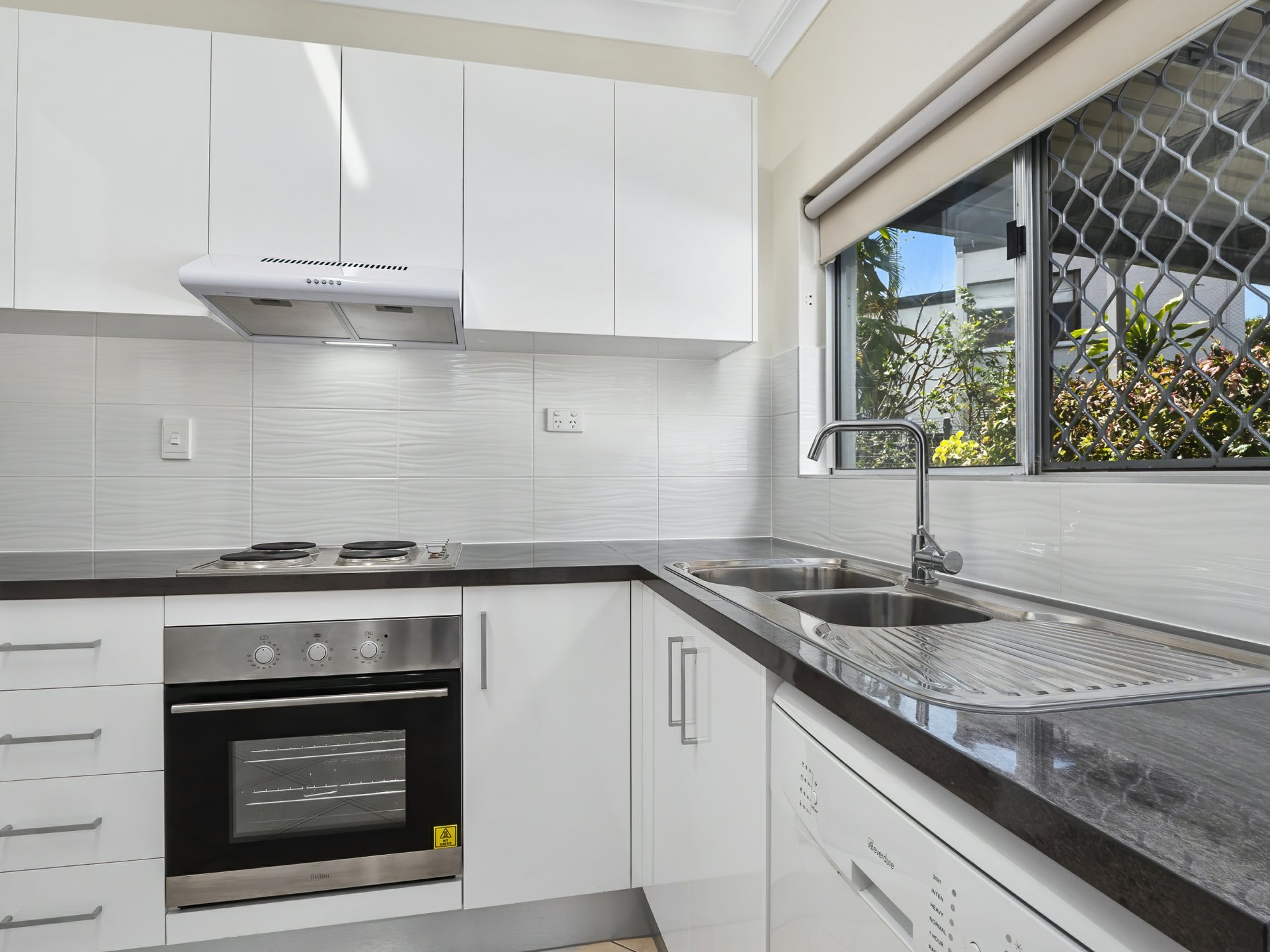 YORKEYS LODGE 28-30 FAIRWEATHER ST, YORKEYS KNOB QLD 4878, 0 Kuwarto, 0 Banyo, Townhouse