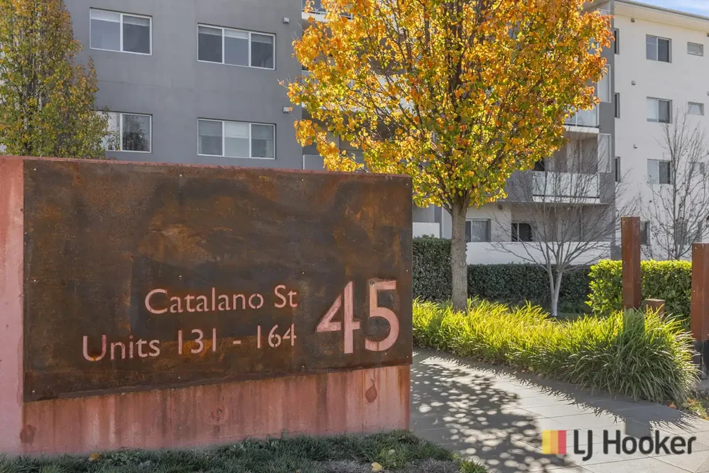 2 Bedroom Unit With Multiple Living Areas!