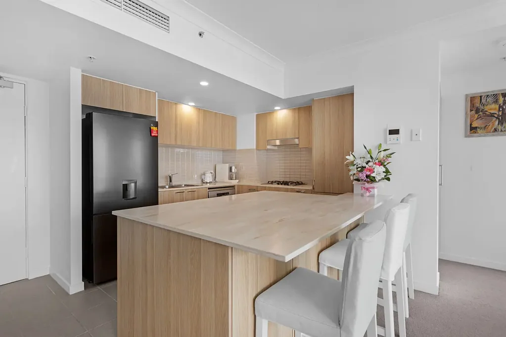 Sky-High Executive Living with Panoramic Ocean & Hinterland Views