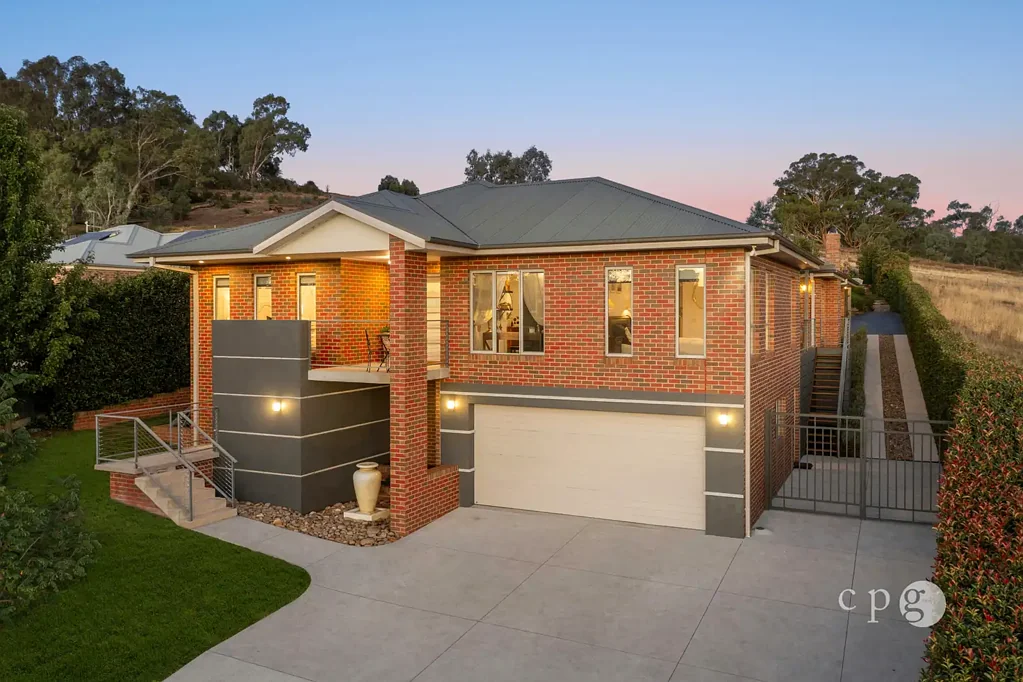 Campbells Creek 5房  Elevated Family Living with Sweeping Views on 1,397m²
