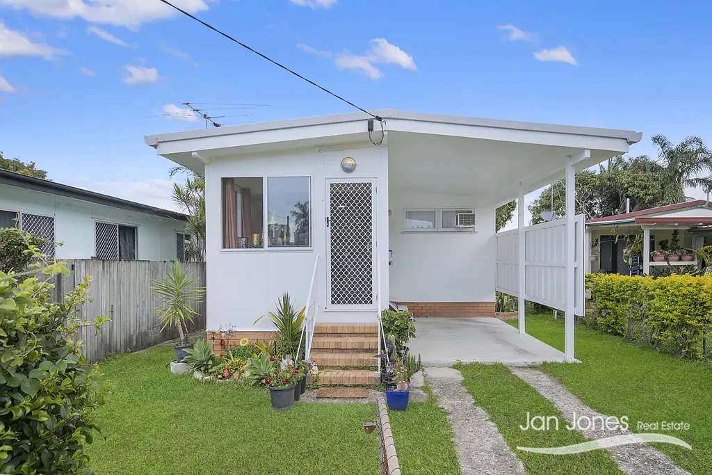 Deception Bay 2 Bedroom Beachside Cottage – Modern Flare