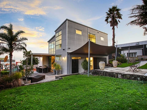 Onehunga 4房 一眼沦陷！​高挑纽约风格美宅，尽览Manukau Harbour壮丽海景！ Architectural Marvel With a New York Vibe