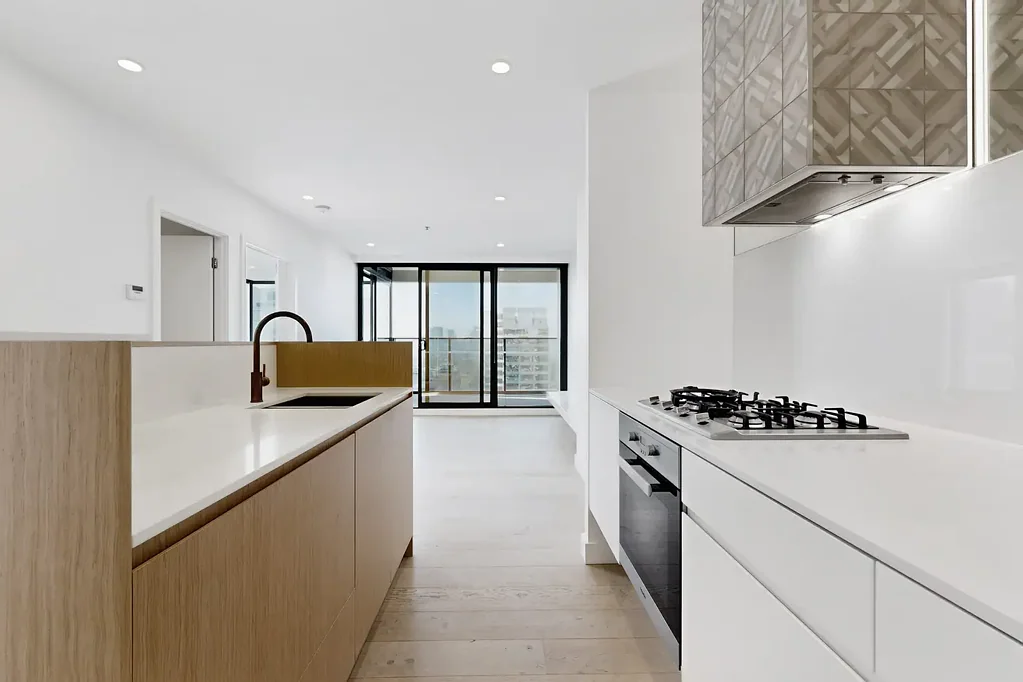 Contemporary and spacious corner apartment with breathtaking views!