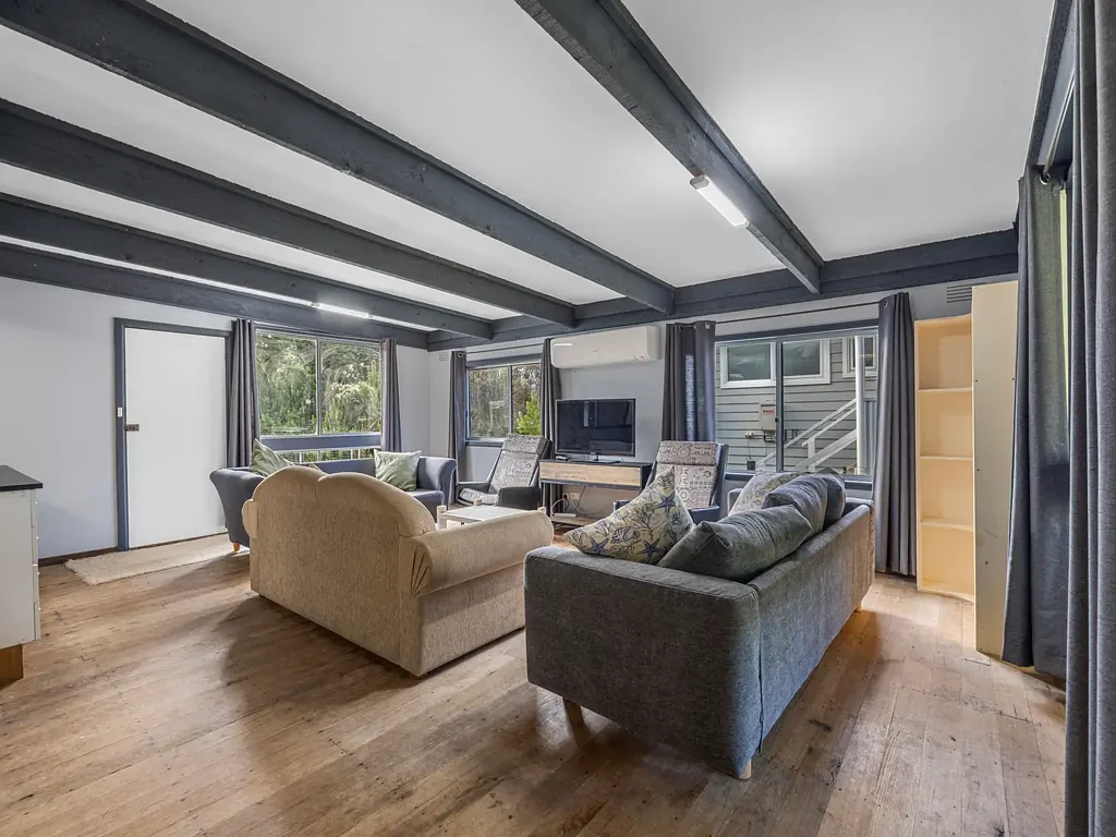Sandy Point 2 Bedroom Potential in prime location