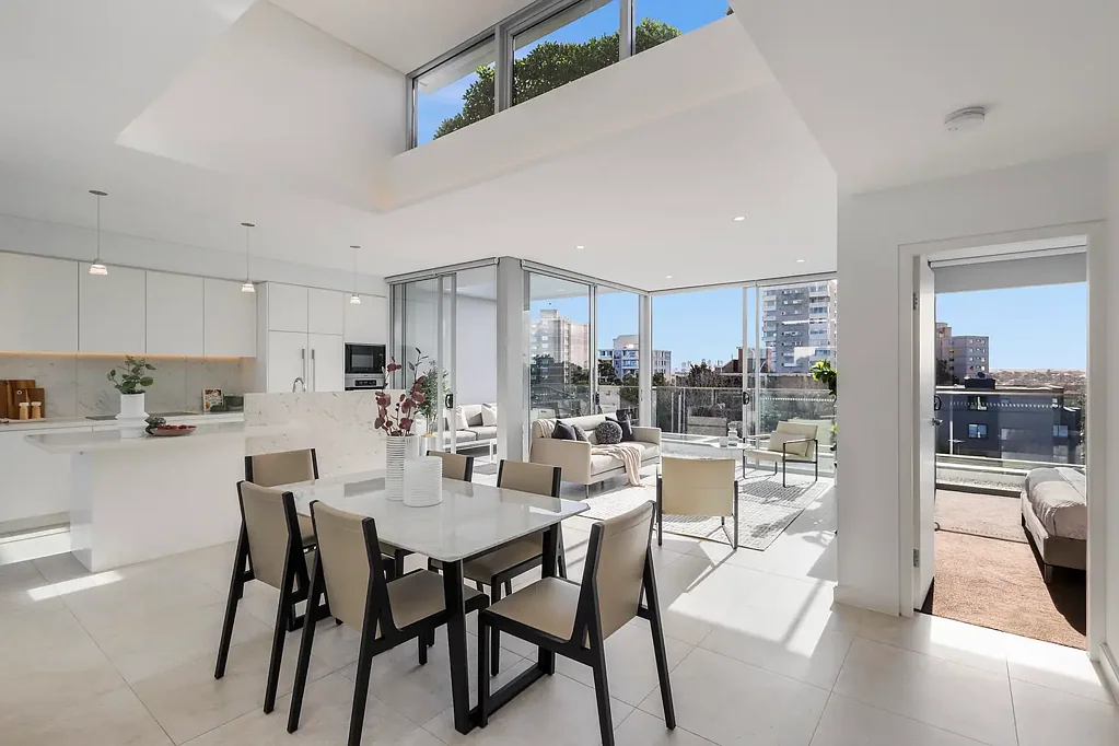 Cremorne 3 Bedroom Luxury Penthouse Living with Breathtaking Views & North-Facing Light