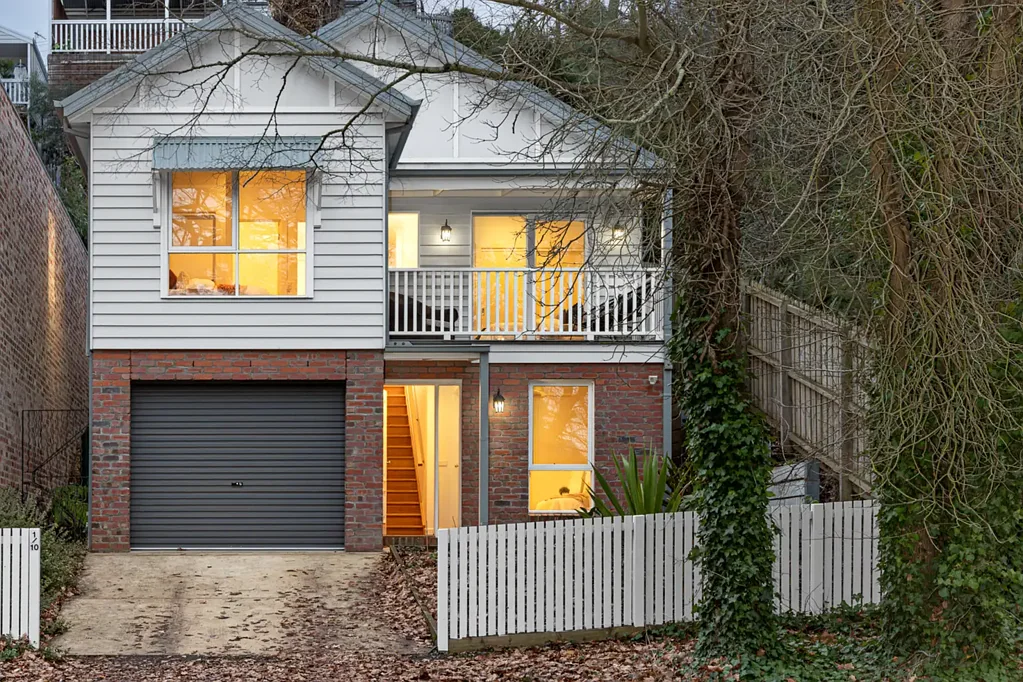 Ballarat Central 3 Bedroom Modern Townhouse in Prime Central Location with Scenic Views