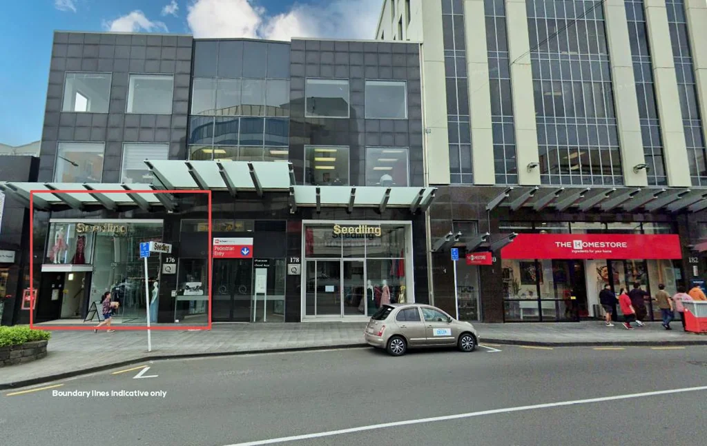 Newmarket HUGE EXPOSURE, DISCOUNTED RENT