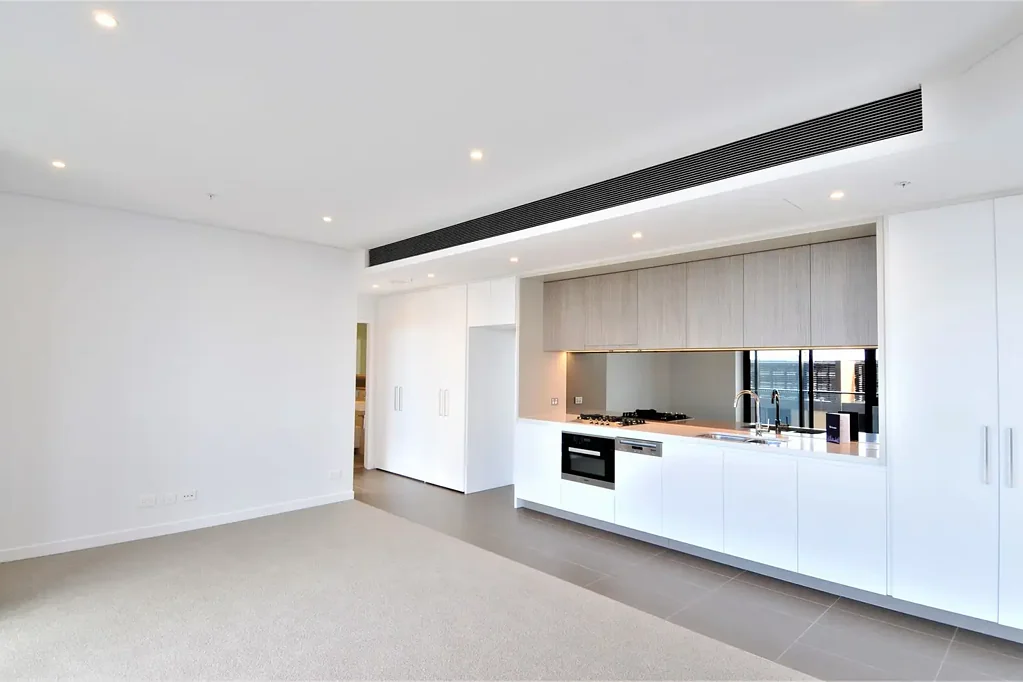 Resort-Style 1-bedroom + Study with City/Sydney Harbour Bridge view