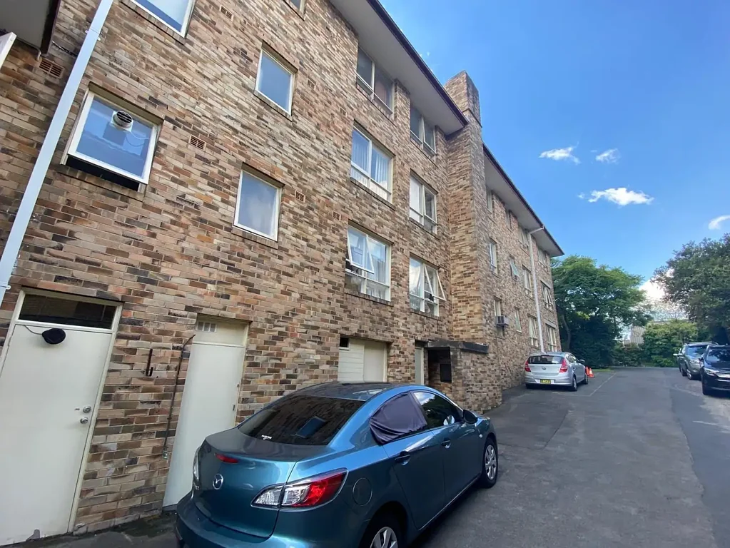 UPDATED 2 BEDROOM UNIT IN A VERY CONVENIENT LOCATION