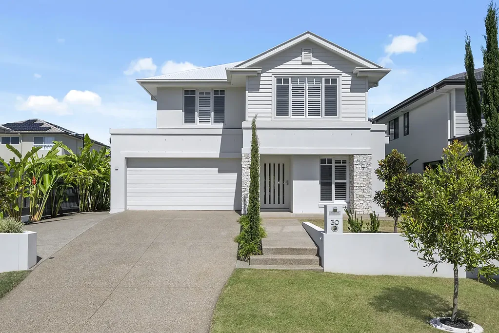 Bridgeman Downs 5 Bedroom Luxury Family Home in Bridgeman Downs
