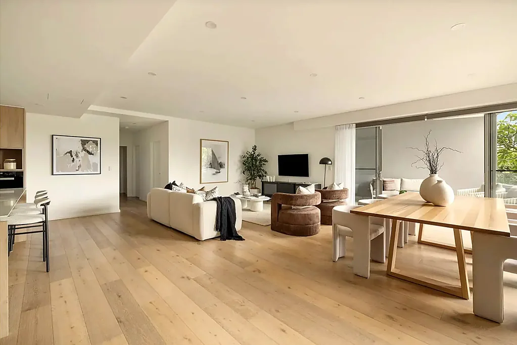 Rose Bay 3房 244平米产权面积 精品AJC开发项目 光线充足室内 城市天际线景观 宽敞起居用餐区 私人阳台 Miele电器 宽敞卧室 主卧带户外通道 雅致浴室 PARISI设备 橡木地板 中央空调 定制窗帘 安全车位 步行可达村庄咖啡馆 海滩 House-Like Luxury in the Heart of Rose Bay