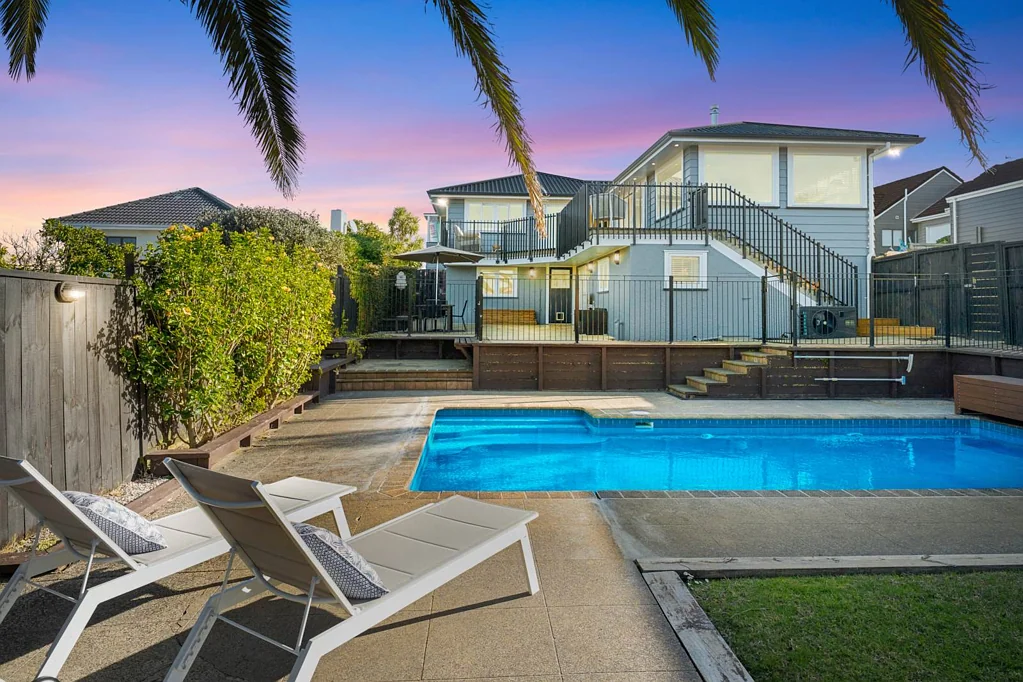 Howick 5 Bedroom Renovated 5-Bedroom on 1012m² Land