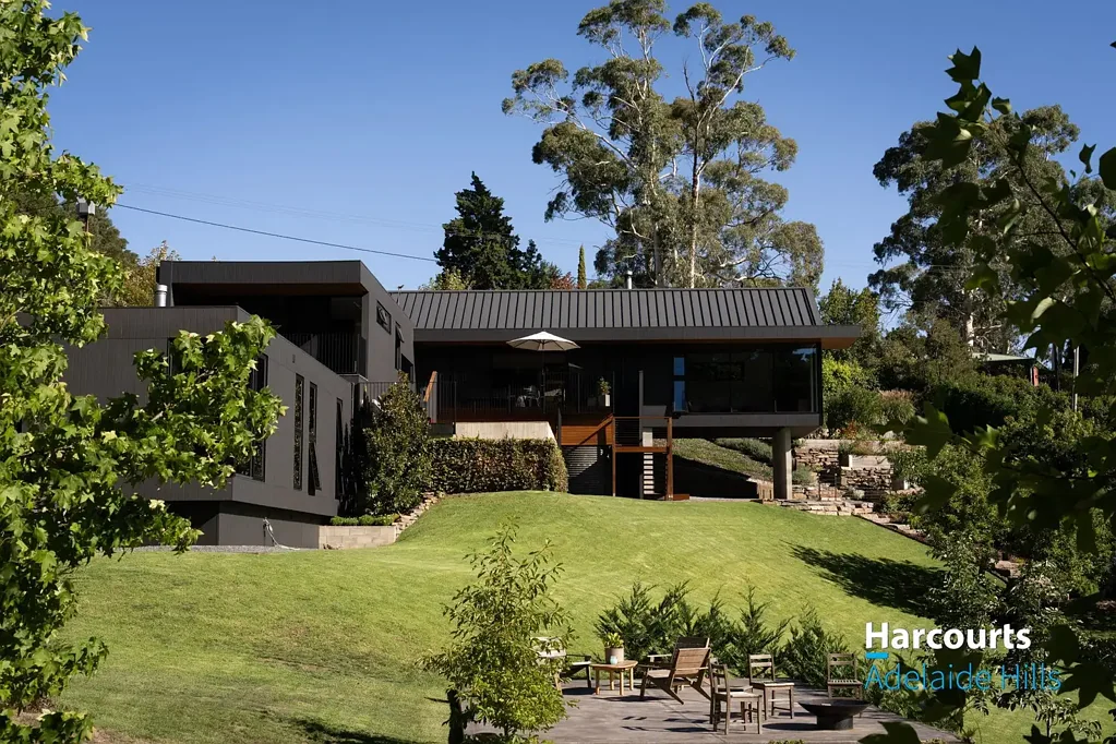 10 Hill Street, Crafers West, SA 5152
