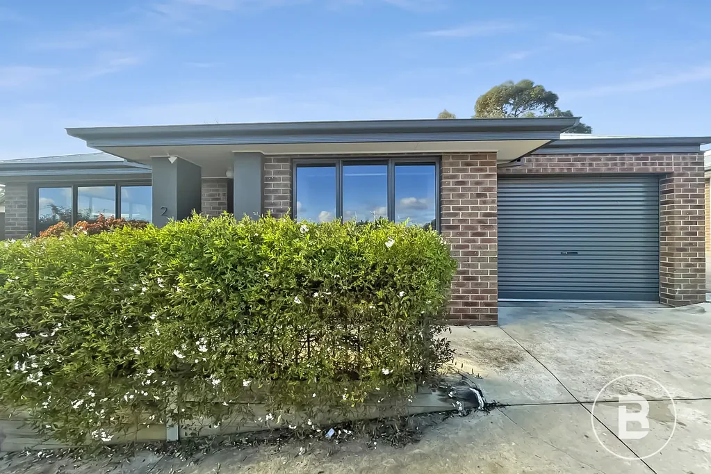 WELL KEPT TWO BEDROOM HOME WITH A VIEW IN BALLARAT NORTH