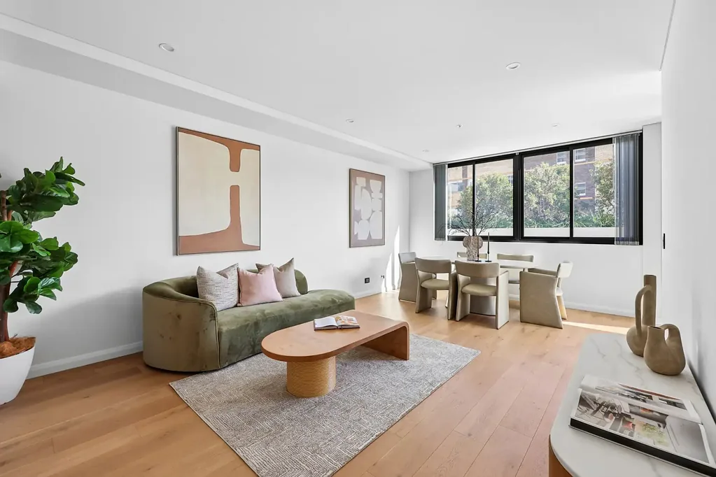 Ashfield 3Habitaciones Corner Positioned Residence Across 250sqm