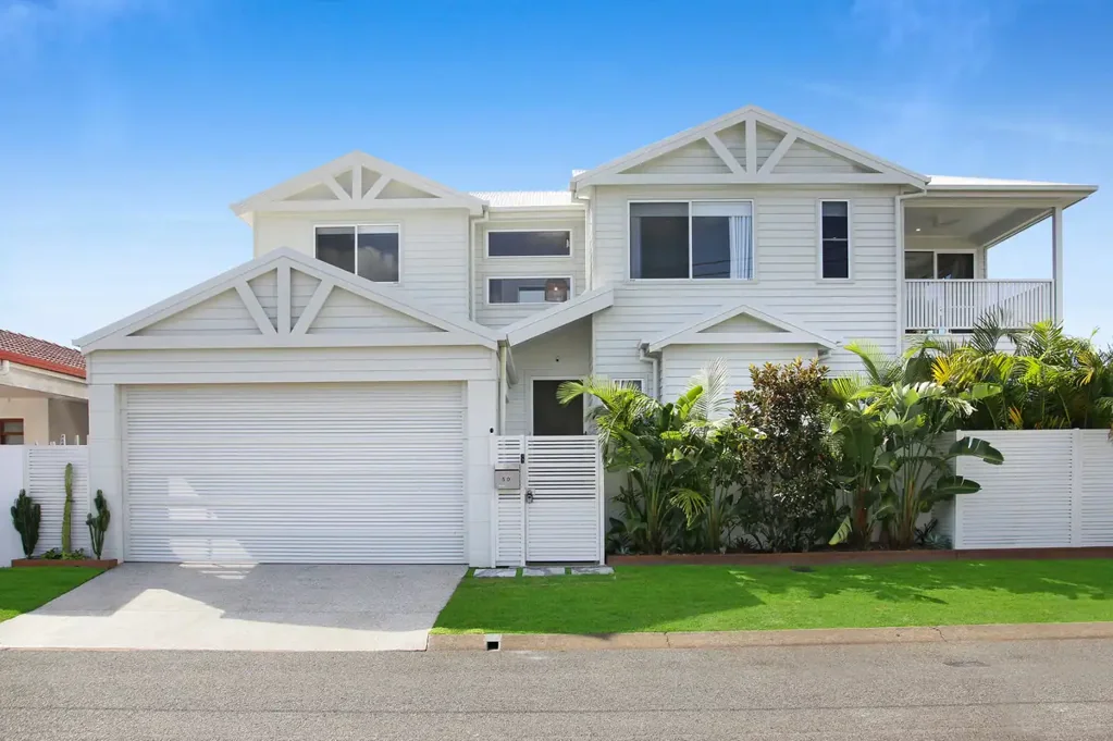 Burleigh Waters 4غرفة نوم Luxury, Low Maintenance Living Just Moments from James Street