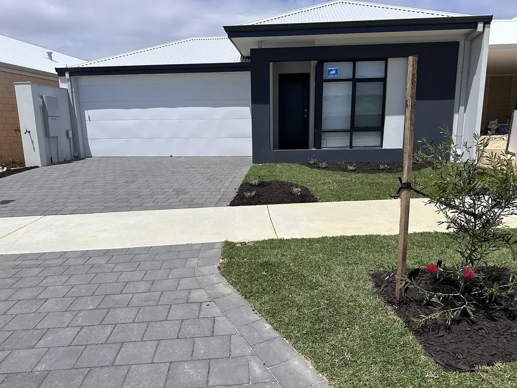 Brand new & great location! 3 x 2 Golf Estate