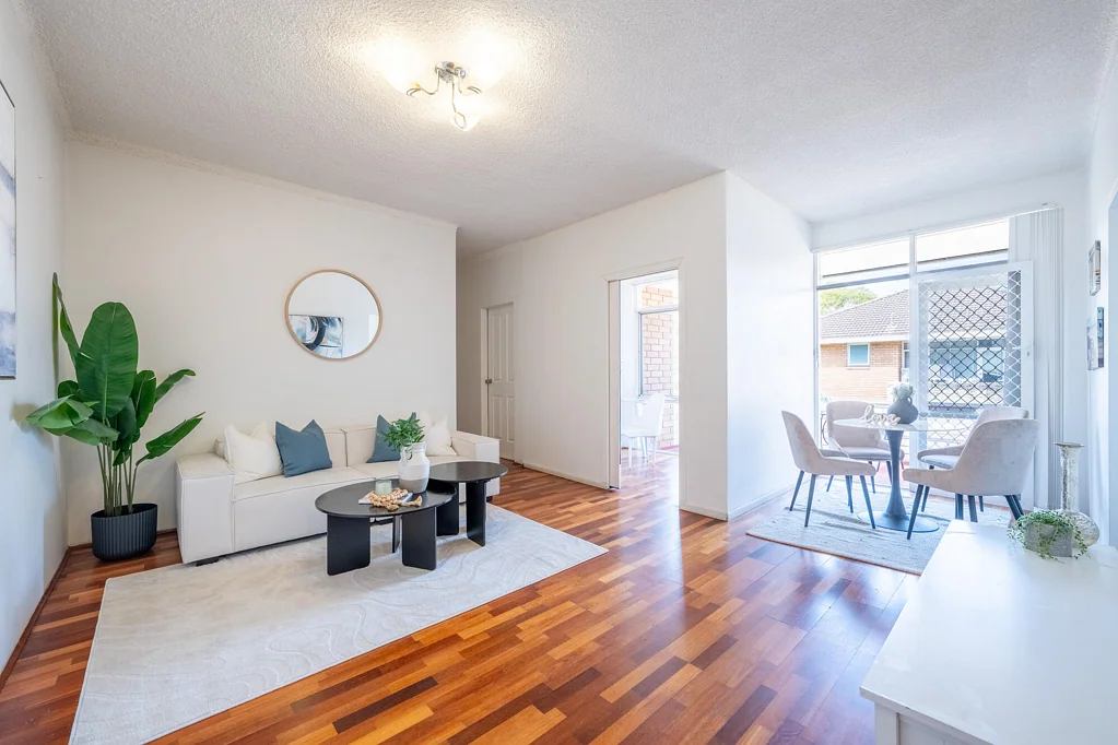 Hurstville 2房 宽敞两卧室加书房公寓，靠近 Hurstville 火车站 Spacious Two Bedroom Plus Study Near Hurstville Station
