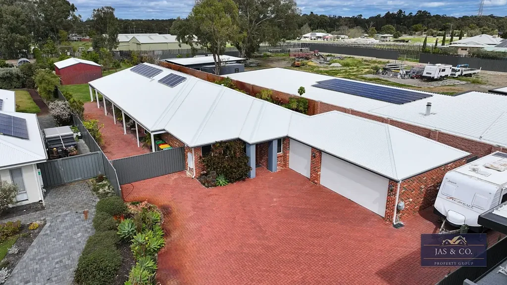 Caversham 4Zimmer GRAND HALF-ACRE FAMILY LIVING WITH TRIPLE GARAGE, POWERED SHED & EXCEPTIONAL SPACE