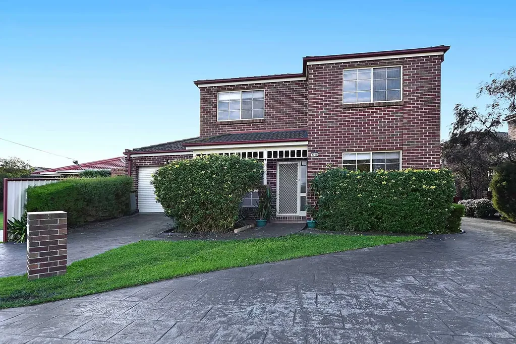 Freshly Updated 3-Bedroom Townhouse + Study or Optional 4th Bedroom