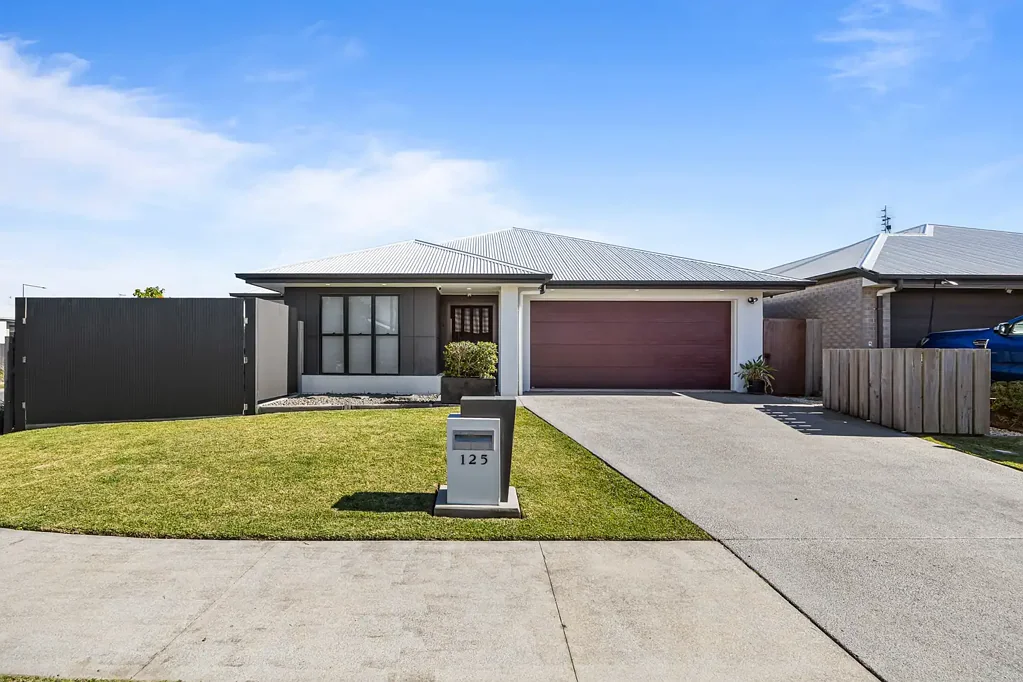 Nirimba 4房  Premium Corner Home with Pool, Shed & Double Gated Side Access