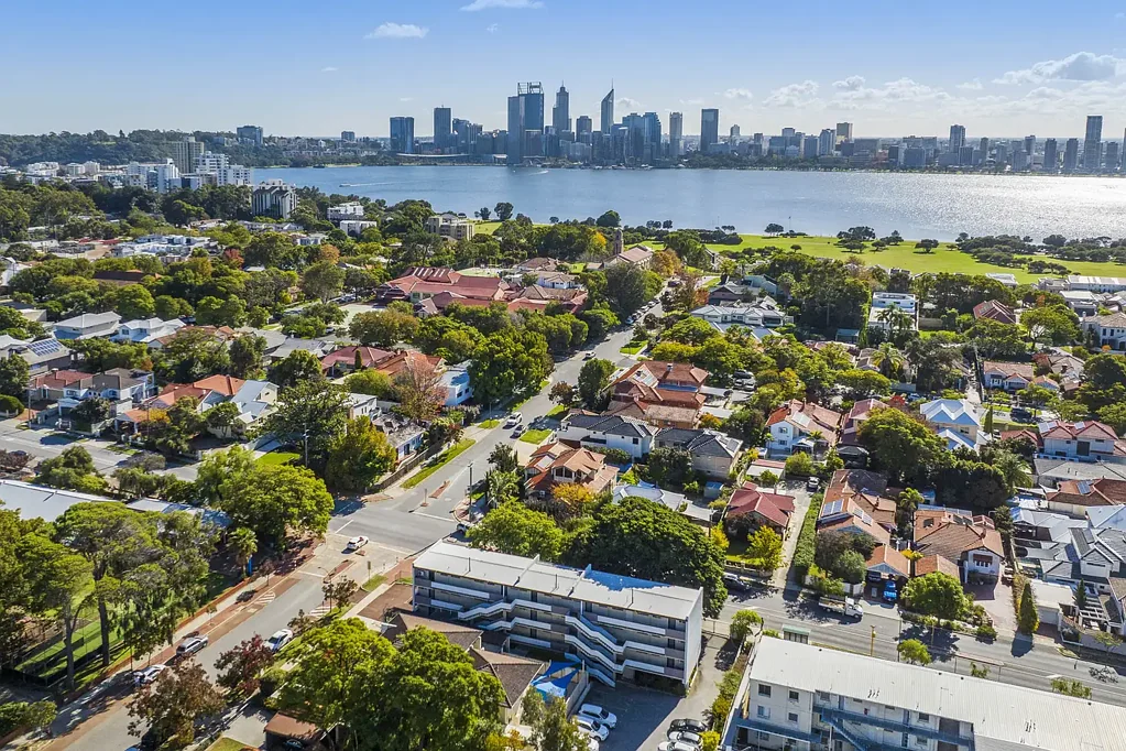South Perth 1ห้องนอน Secure light filled unit in a Prime Location