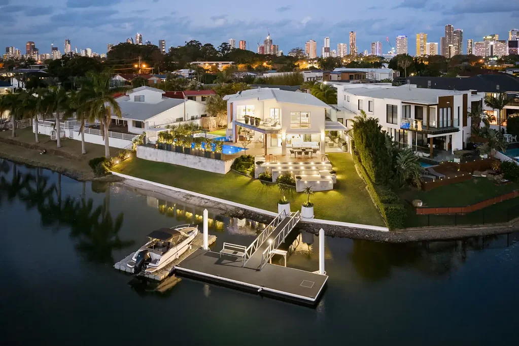 Broadbeach Waters 5 Bedroom Immaculate Entertainer and Resort-Style Oasis on Wide Water