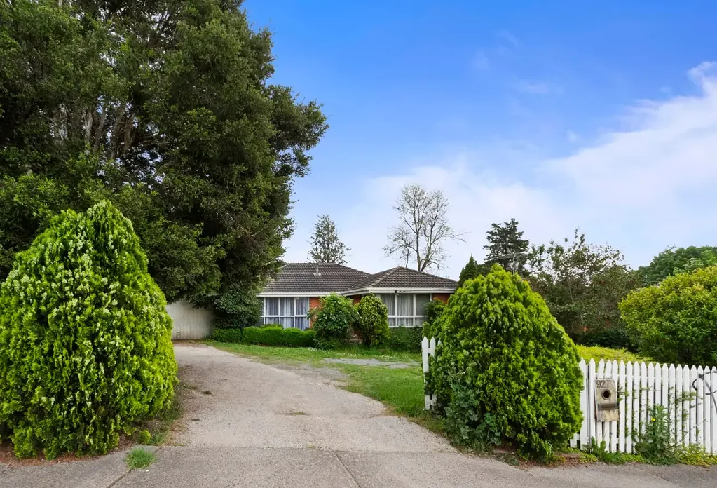 $560/w  3 Bed Family Home Opposite Scenic Parklands
