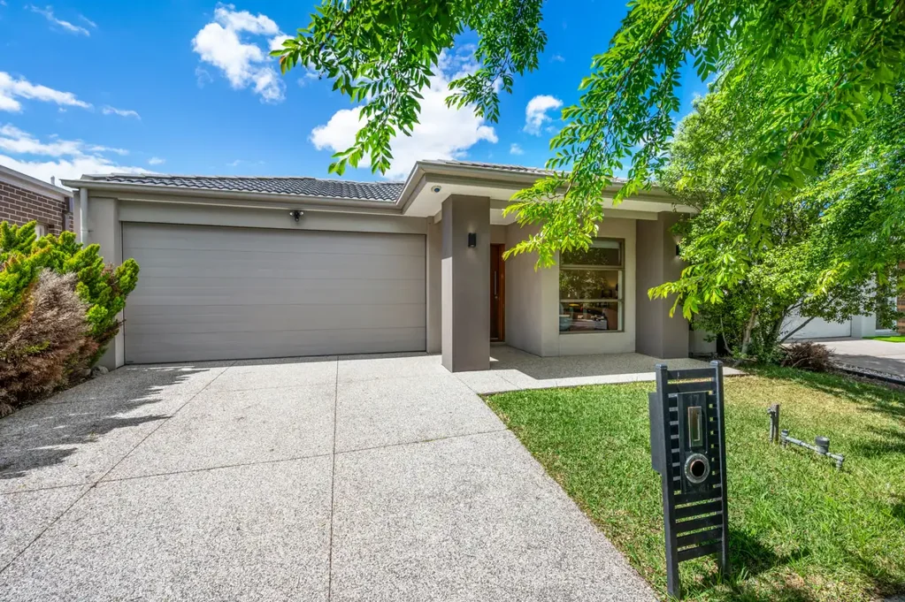Point Cook 4બેડરૂમ Stylish Family Living in Prime Featherbrook Location