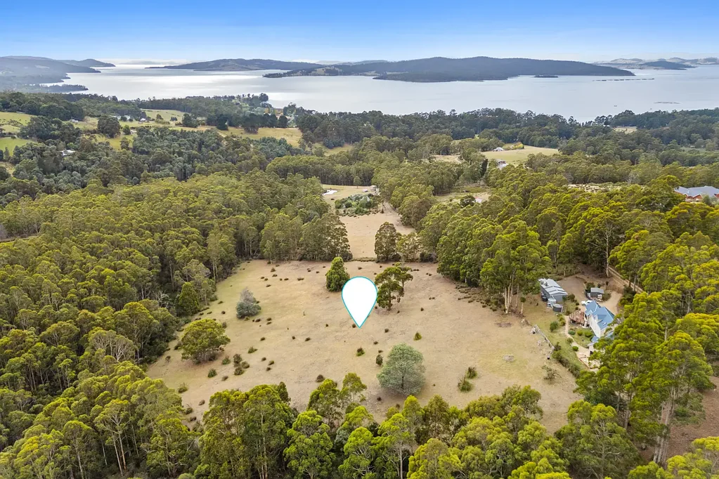 Birchs Bay  Vacant land holding with water views