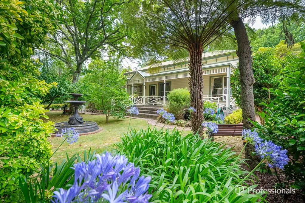 17 Surrey Road, Warburton, VIC 3799