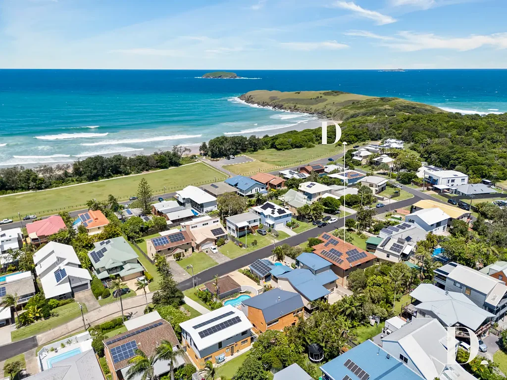 Sandy Beach 5 Bedroom Quiet Street, Outstanding Island & Ocean Views