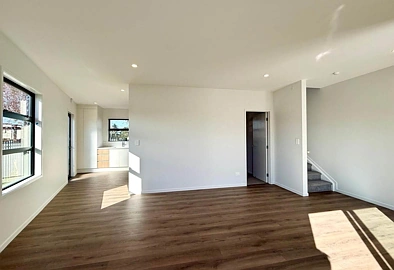 Effortless City-Fringe Living in Brand New Tow...