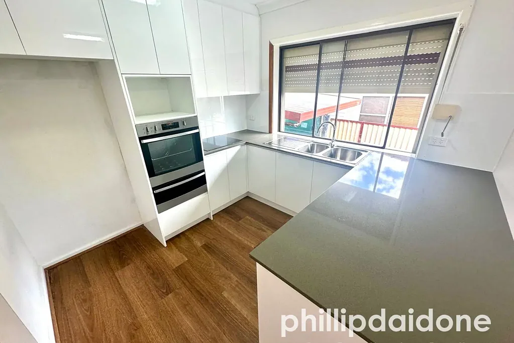 3 BEDROOM BRICK HOUSE - MODERN.