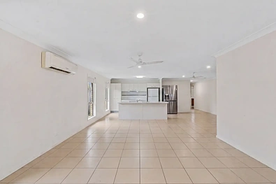 16 Saltram Avenue, Holmview, QLD 4207, 4房, 2浴, House
