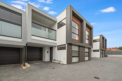 Paradise 3房  Contemporary Luxury Overlooking Urban Reserve!