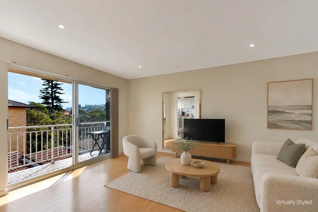 TOP FLOOR SUNNY APARTMENT WITH PARKING, MOMENTS FROM ICONIC NORTH BONDI BEACH