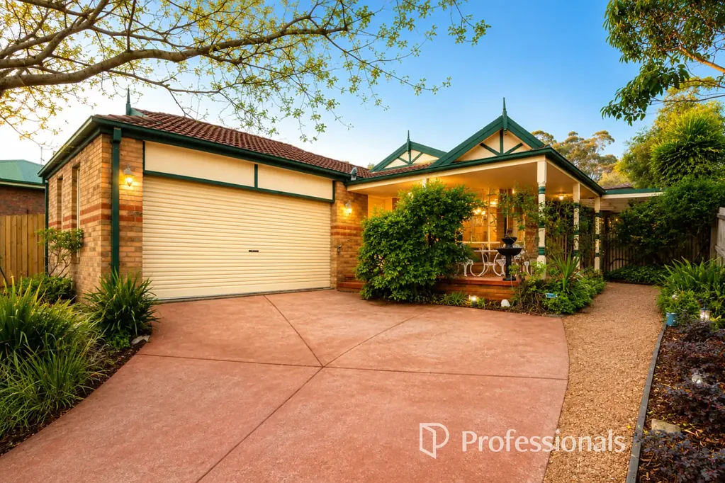 Lilydale 4कमरा SPACIOUS 4-BEDROOM FAMILY HOME WITH MULTIPLE LIVING AREAS IN QUIET CUL-DE-SAC