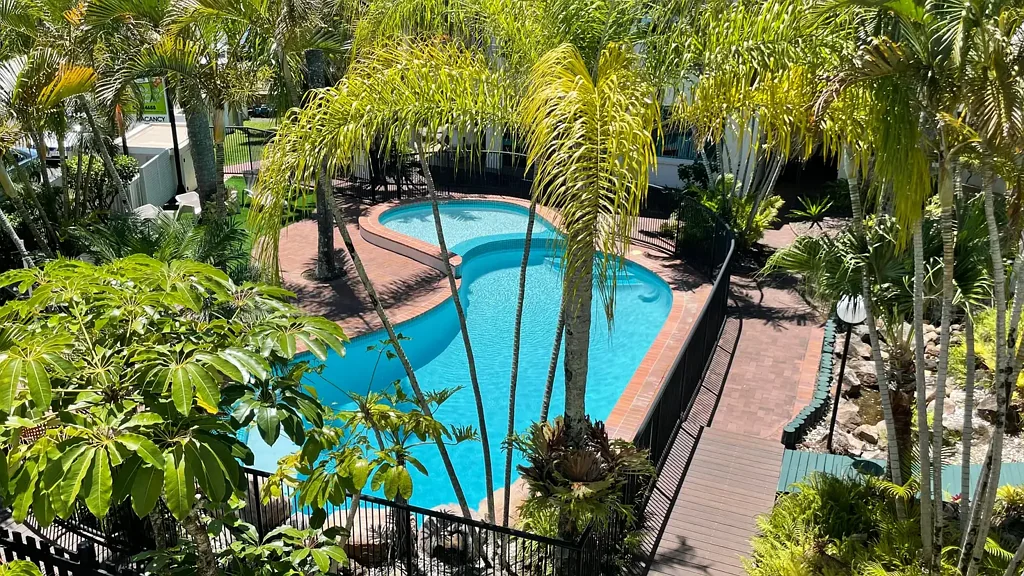 TOP FLOOR 2 BEDROOM UNIT