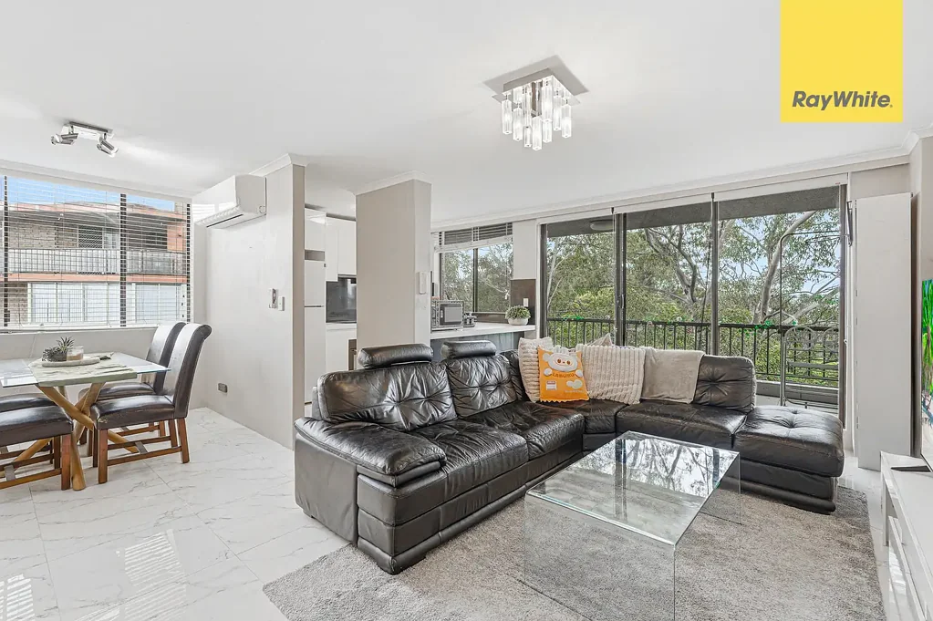 Parramatta 2غرفة نوم Modern Elegance Meets Convenience at 35/76 Great Western Highway