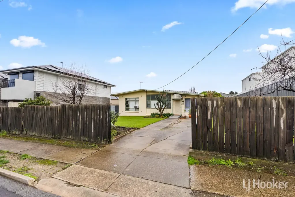 Ridgehaven 3房  Prime Position, No Easements!